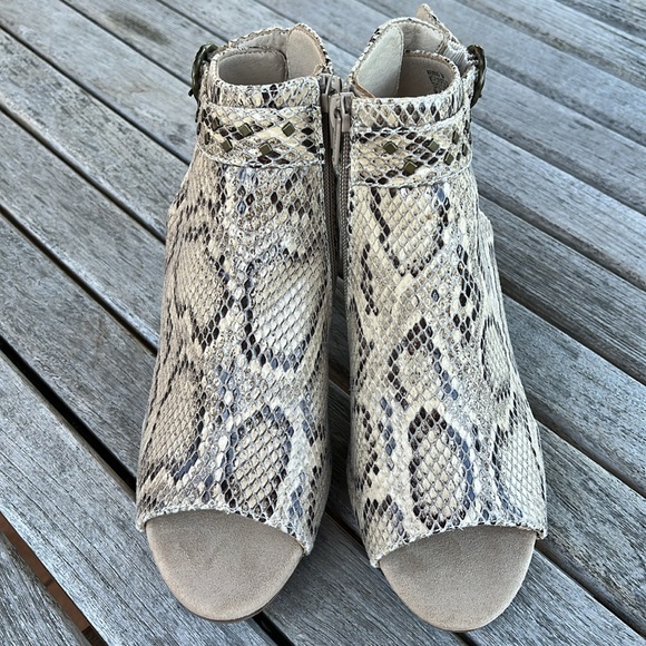 NWOT BareTraps Reining Faux Snakeskin Bootie Sandals Women’s size 8 - Picture 4 of 16